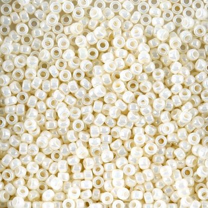 Picture of Opaque Lustre Cream Seed Bead #421 / Size 8<br />Approximately 25 Grams