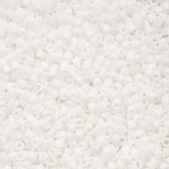 Picture of Cylin Chalk White Cylinder Seed Bead Size 11, Approximately 25 Grams